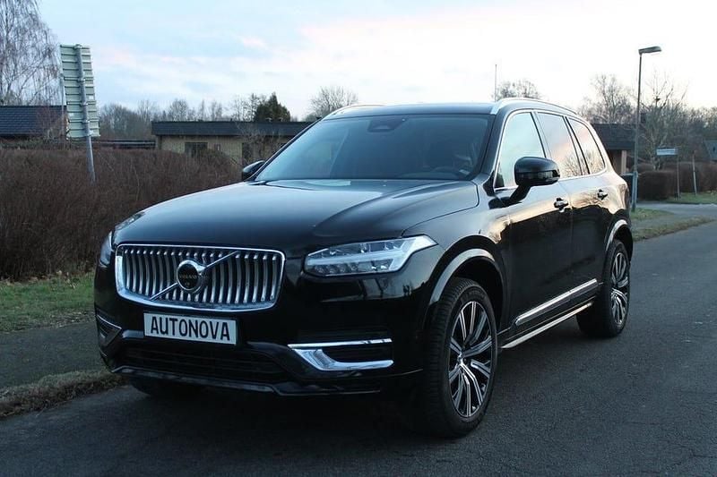 Onyx svart metallic / svart helläder Begagnad 2024 Volvo XC90 Plus SUV | 689 000 kr (Superpris) - Bild 1/4