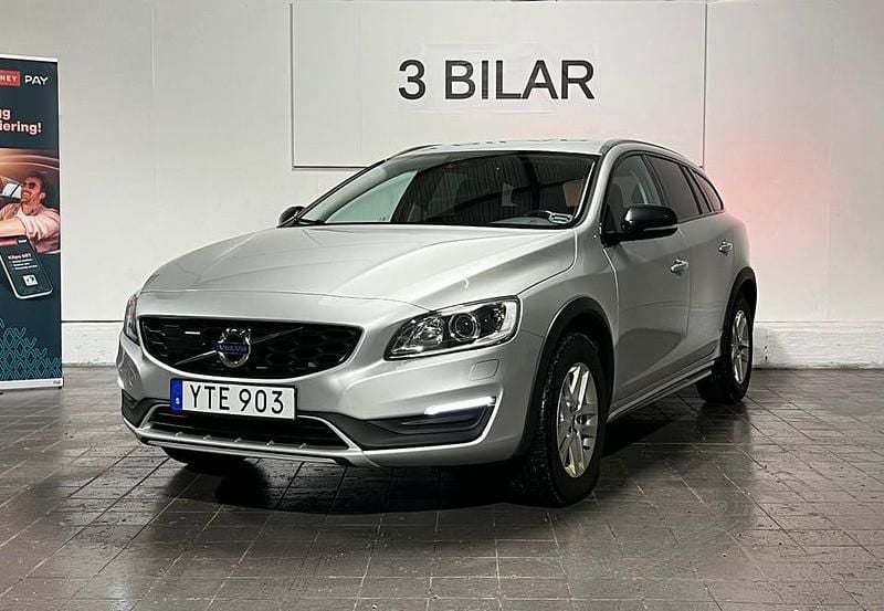 Begagnad Volvo V60 CC Standard 190 HK (139 kW) 2017 Silver Kombi