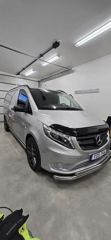 Silver Begagnad 2018 Mercedes Vito Minibuss | 249 000 kr (Lite dyr) - Bild 1/4