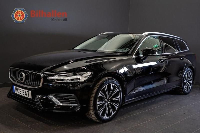 Begagnad Volvo V60 Core 350 HK (257 kW) 2023 Svart Kombi