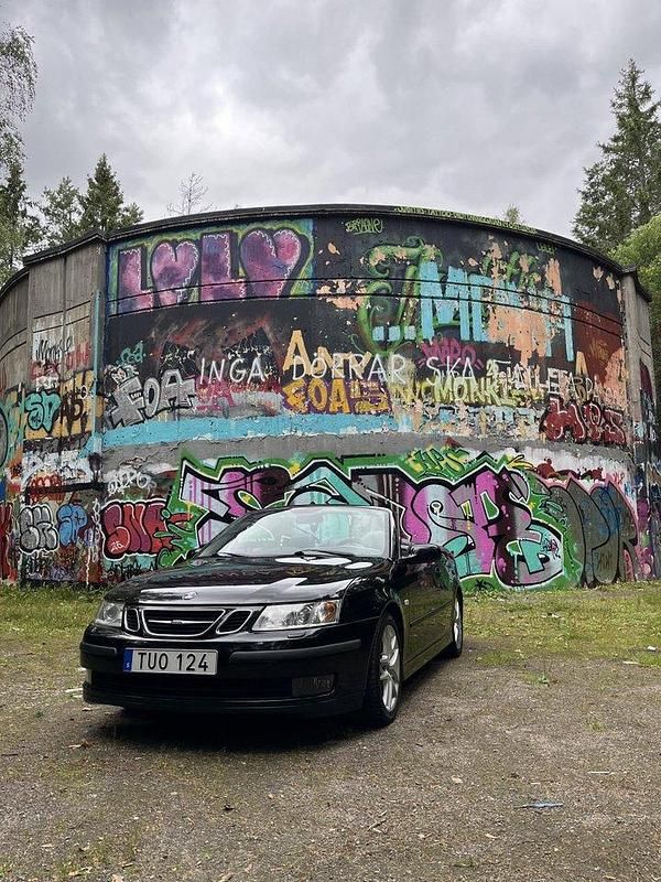 Svart Begagnad 2004 Saab 9-3 Cabriolet Vector Cab | 84 000 kr (Bra pris) - Bild 1/4