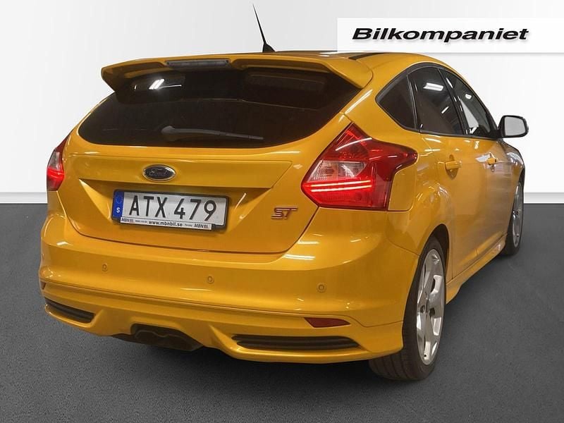 Begagnad Ford Focus ST 253 HK (186 kW) 2014 Gul Halvkombi