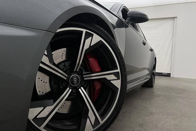 Grå Begagnad 2020 Audi RS4 Design Kombi | 599 800 kr - Bild 1/2