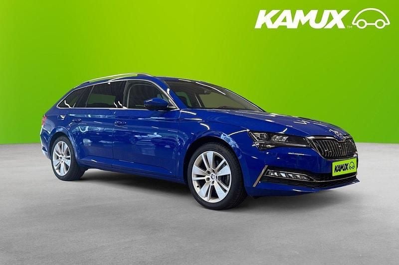 Blå Begagnad 2023 Skoda Superb Style Kombi | 338 700 kr (Superpris) - Bild 1/4