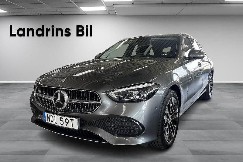 Grå Begagnad 2024 Mercedes C300e Avantgarde Kombi | 459 000 kr (Superpris) - Bild 1/4