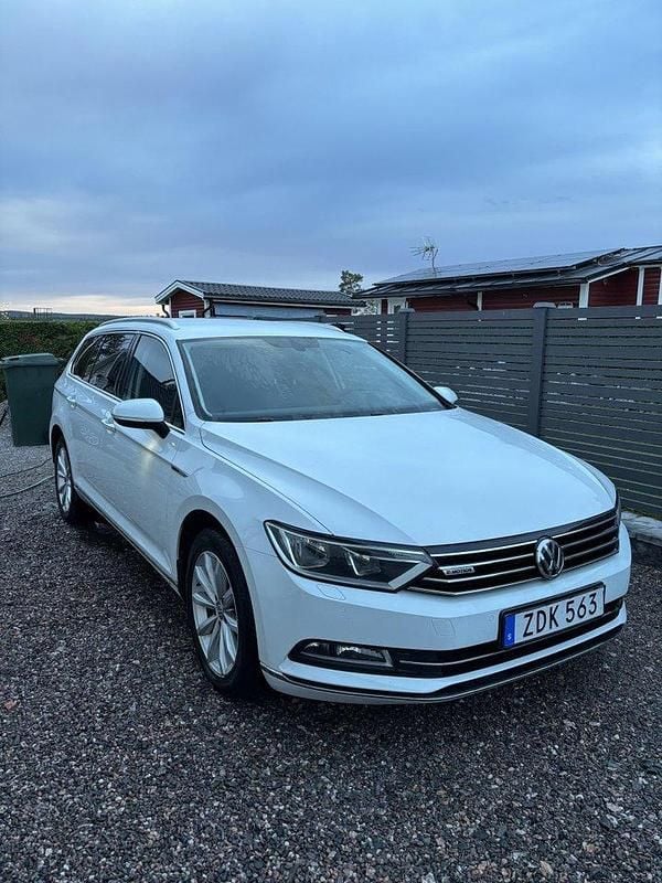 Vit Begagnad 2018 VW Passat Kombi | 200 000 kr (Bra pris) - Bild 1/4