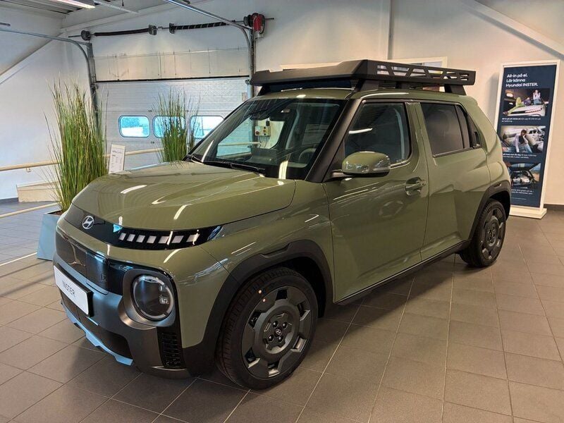 Grön (tomboy khaki) Ny 2025 Hyundai Inster Halvkombi | 380 200 kr - Bild 1/4