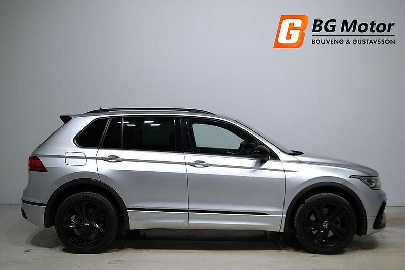 Begagnad VW Tiguan R-line 245 HK (180 kW) 2021 Silver SUV