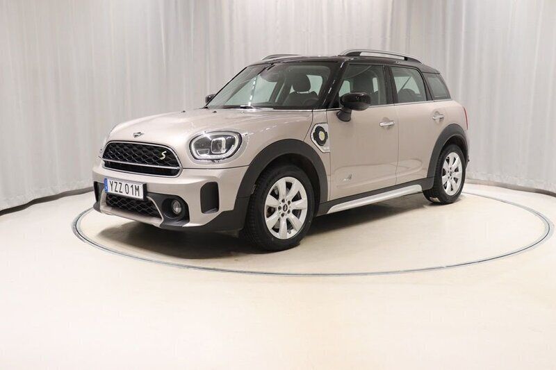 Grå Begagnad 2021 Mini Cooper Countryman SUV | 288 700 kr (Marknadspris) - Bild 1/4