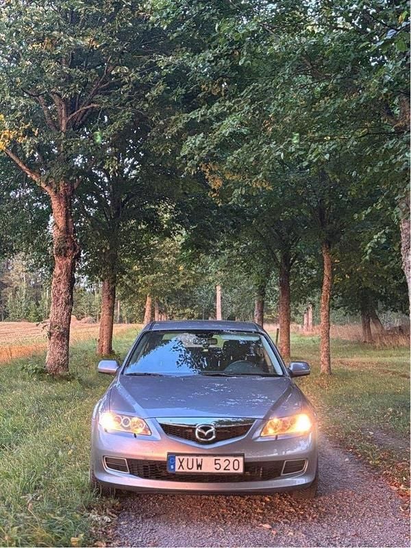 Grå Begagnad 2006 Mazda 6 Inclusive Halvkombi | 42 000 kr (Marknadspris) - Bild 1/4