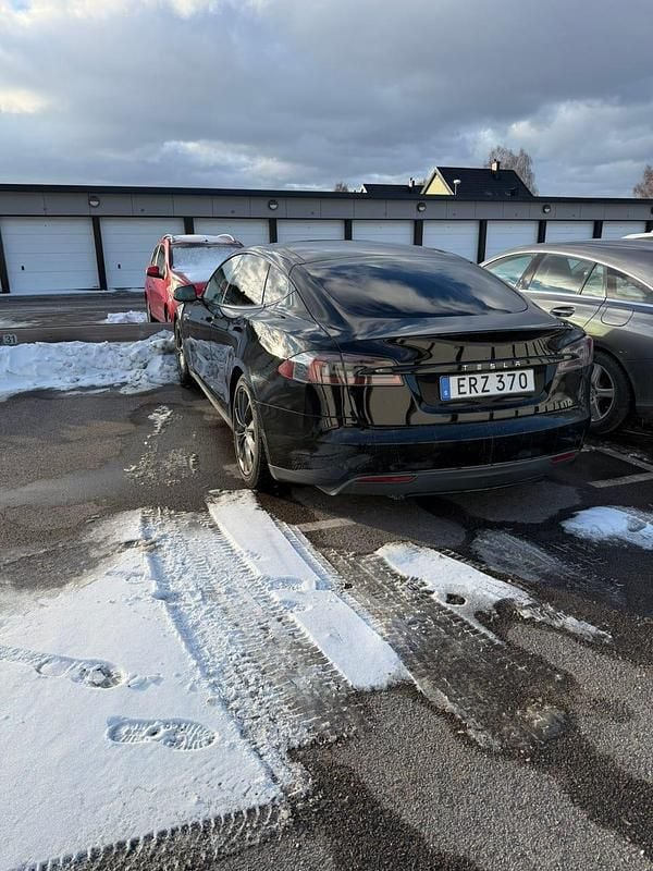 Begagnad Tesla Model S 311 kW (423 HK) 2015 Halvkombi