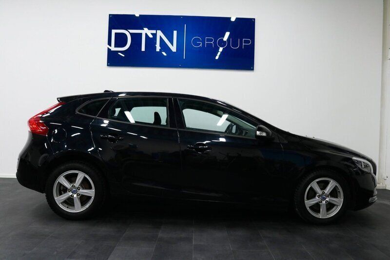 Begagnad 2014 Volvo V40 Kinetic Kombi | 109 500 kr (Marknadspris) - Bild 1/4