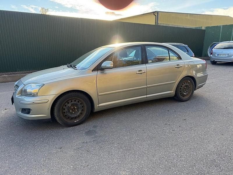Begagnad Toyota Avensis 163 HK (119 kW) 2006 Ljusgrön Sedan
