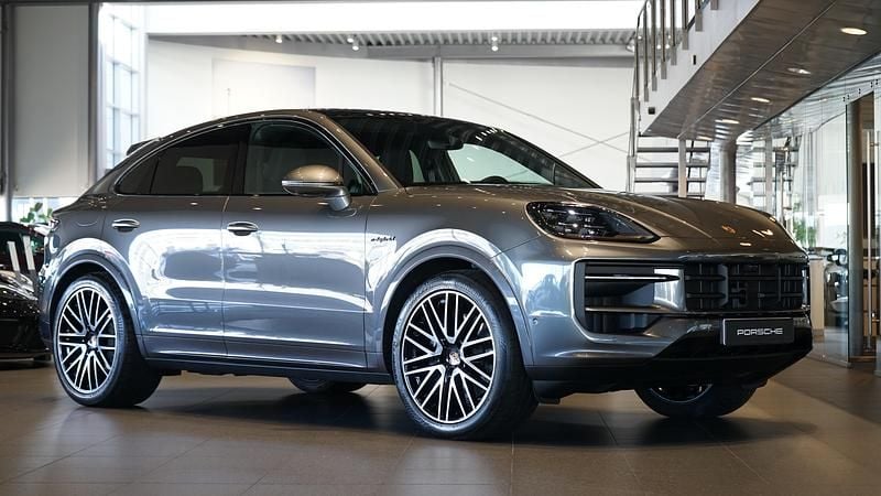Grå Ny 2026 Porsche Cayenne SUV | 1 451 300 kr (Marknadspris) - Bild 1/4