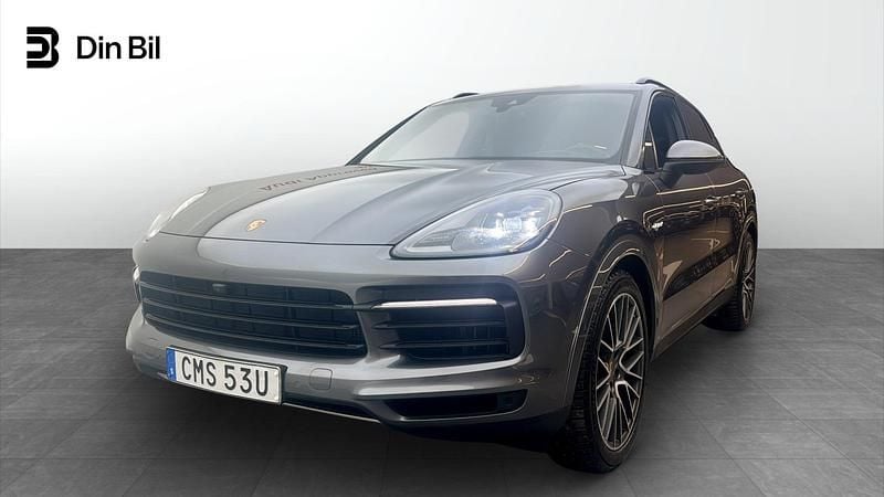 Grå Begagnad 2021 Porsche Cayenne Sport SUV | 679 900 kr (Superpris) - Bild 1/4