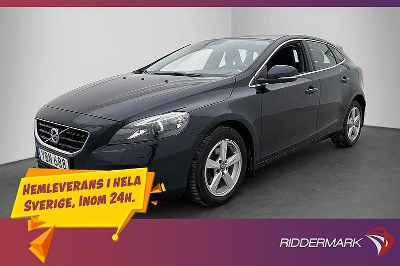 Begagnad Volvo V40 Momentum 150 HK (110 kW) 2016 Mörkblå Halvkombi