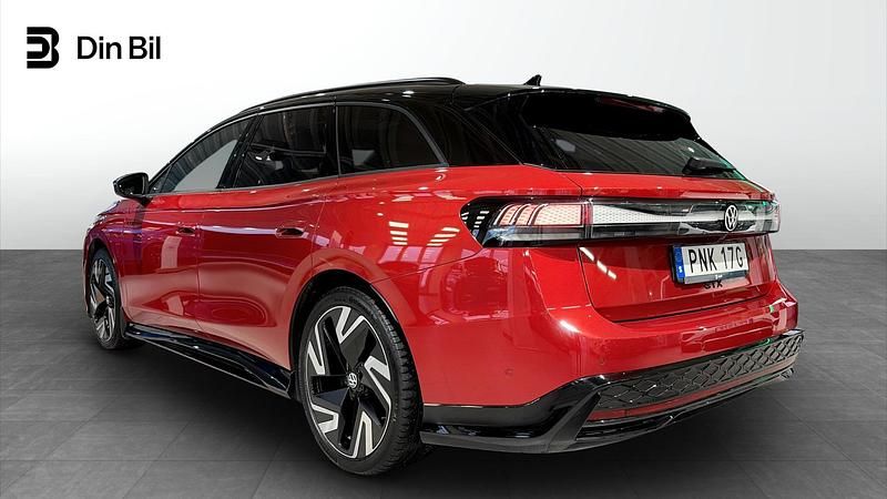 Begagnad VW ID.7 GTX 250 kW (340 HK) 2024 Röd (kings red metallic black) Kombi