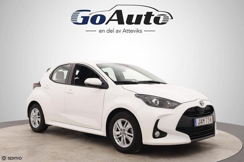 Begagnad Toyota Yaris 2023 Vit Halvkombi