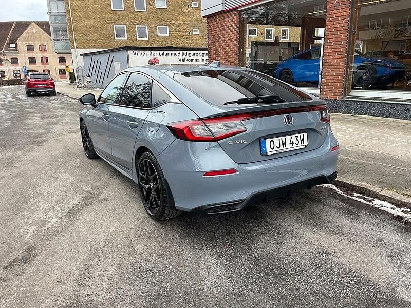 Begagnad Honda Civic 184 HK (135 kW) 2022 Mörkgrå Halvkombi