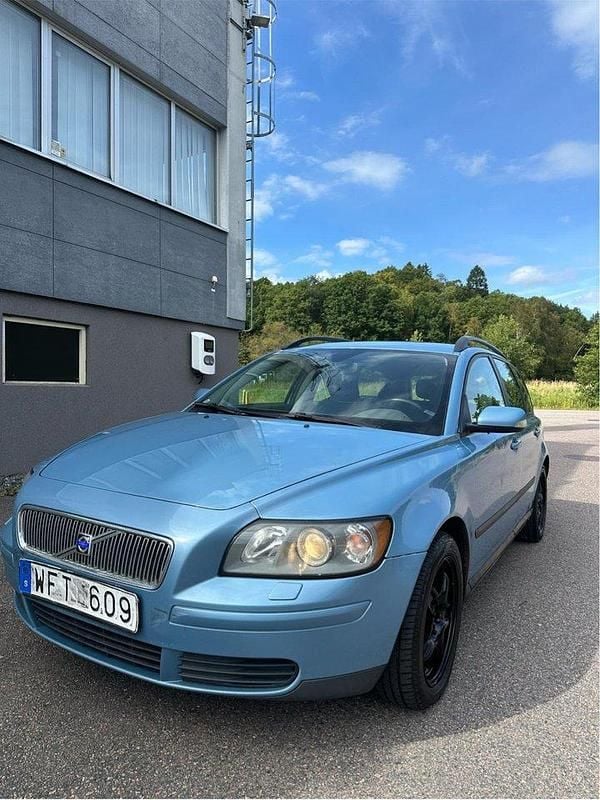 Blå Begagnad 2005 Volvo V50 Kombi | 17 900 kr (Marknadspris) - Bild 1/4