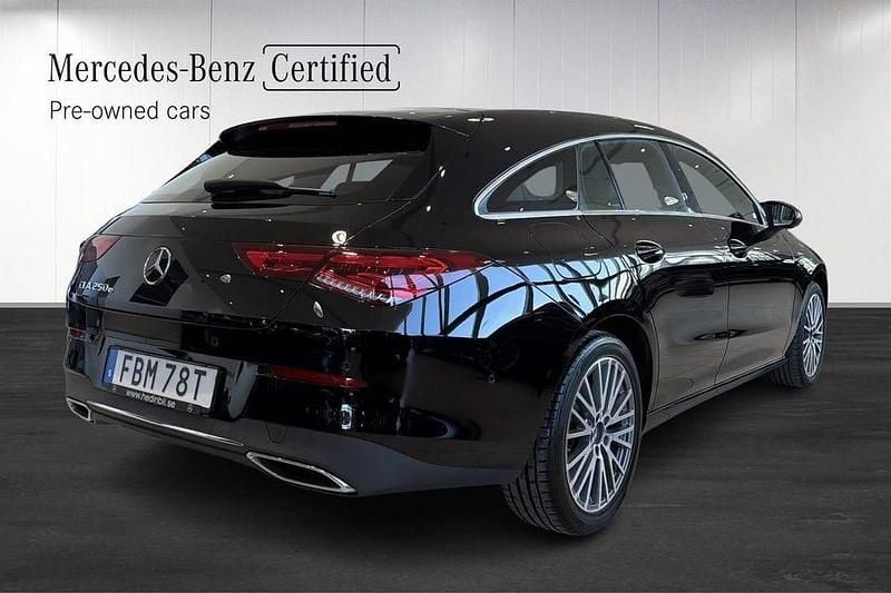 Begagnad Mercedes CLA250 Shooting Brake 218 HK (160 kW) 2021 Svart Kombi