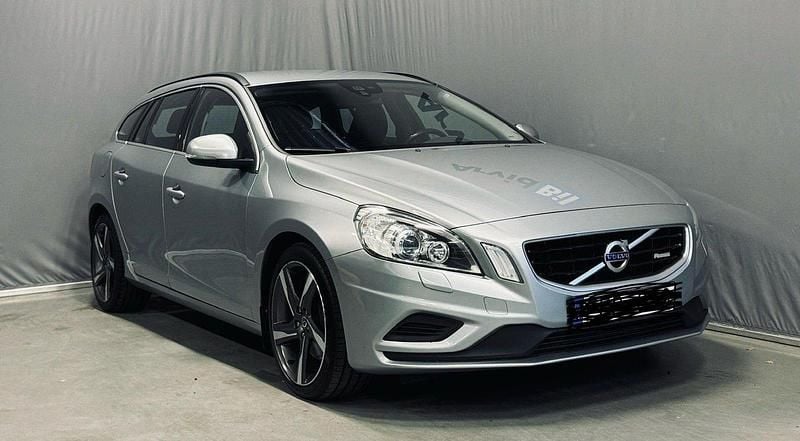 Begagnad 2012 Volvo V60 R-Design Kombi | 130 000 kr - Bild 1/4