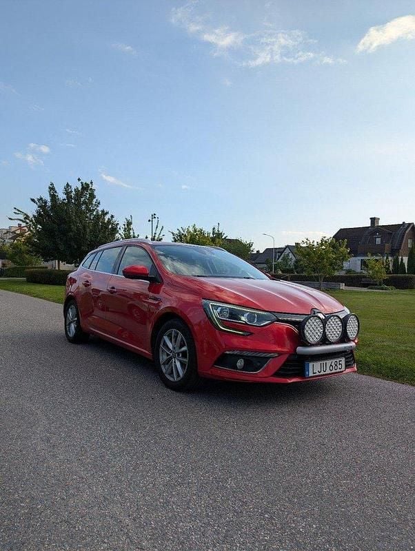 Röd Begagnad 2019 Renault Mégane GrandTour Kombi | 89 000 kr (Marknadspris) - Bild 1/4