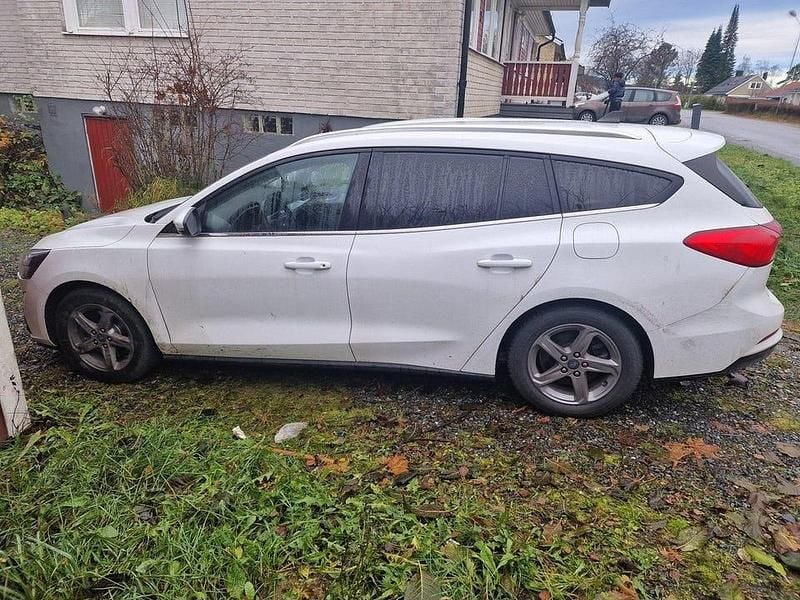 Begagnad Ford Focus 120 HK (88 kW) 2021 Vit Kombi