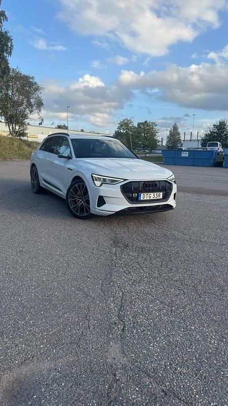Begagnad Audi e-tron S-Line 300 kW (408 HK) 2019 SUV