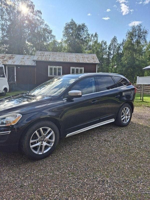 Svart Begagnad 2013 Volvo XC60 SUV | 110 000 kr (Marknadspris) - Bild 1/4