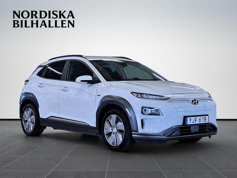 Vit Begagnad 2020 Hyundai Kona Premium SUV | 189 795 kr (Superpris) - Bild 1/4