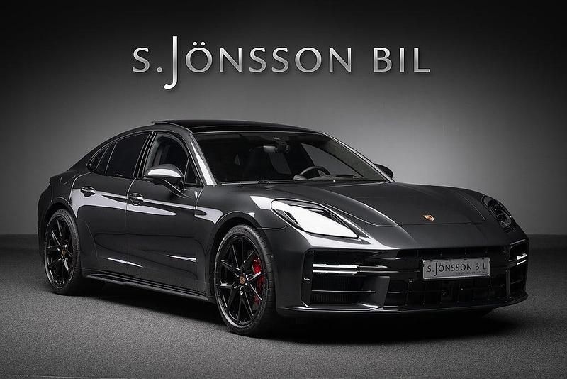 Grå Begagnad 2025 Porsche Panamera Halvkombi | 1 795 000 kr - Bild 1/4