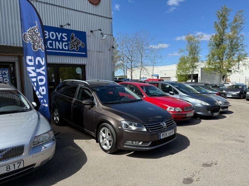 Mörkbrun (brun) Begagnad 2015 VW Passat GT Kombi | 109 900 kr (Superpris) - Bild 1/4