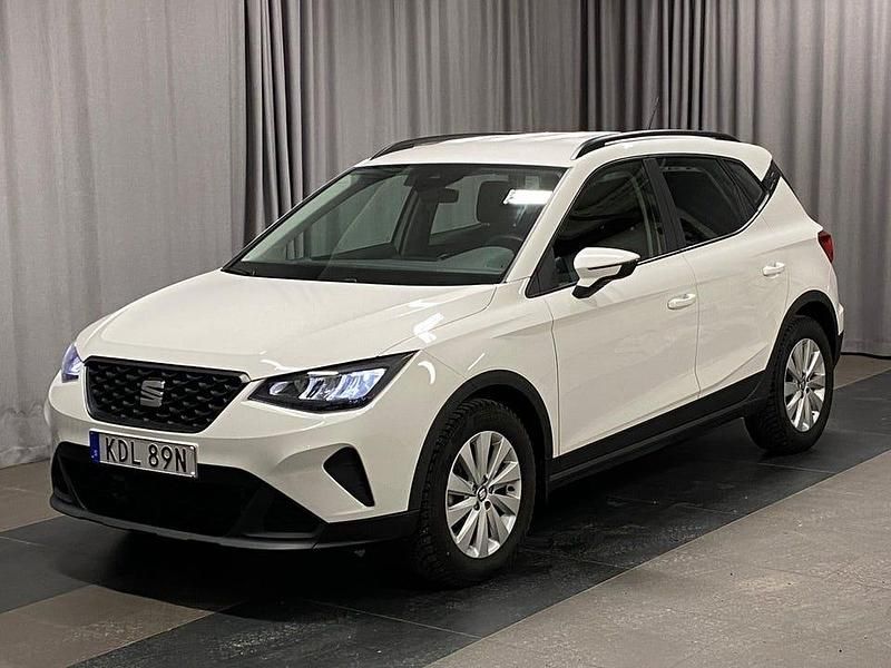Vit Begagnad 2022 Seat Arona Comfort SUV | 169 900 kr (Marknadspris) - Bild 1/4