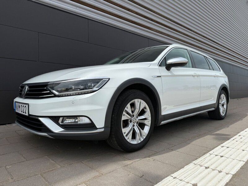 Vit Begagnad 2016 VW Passat Alltrack Kombi | 132 900 kr (Marknadspris) - Bild 1/4