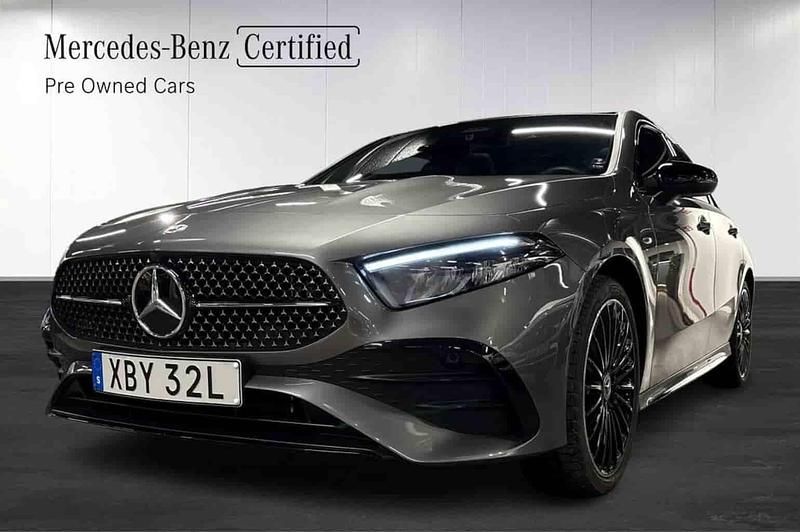 Grå Begagnad 2026 Mercedes A250 Halvkombi | 429 900 kr - Bild 1/1