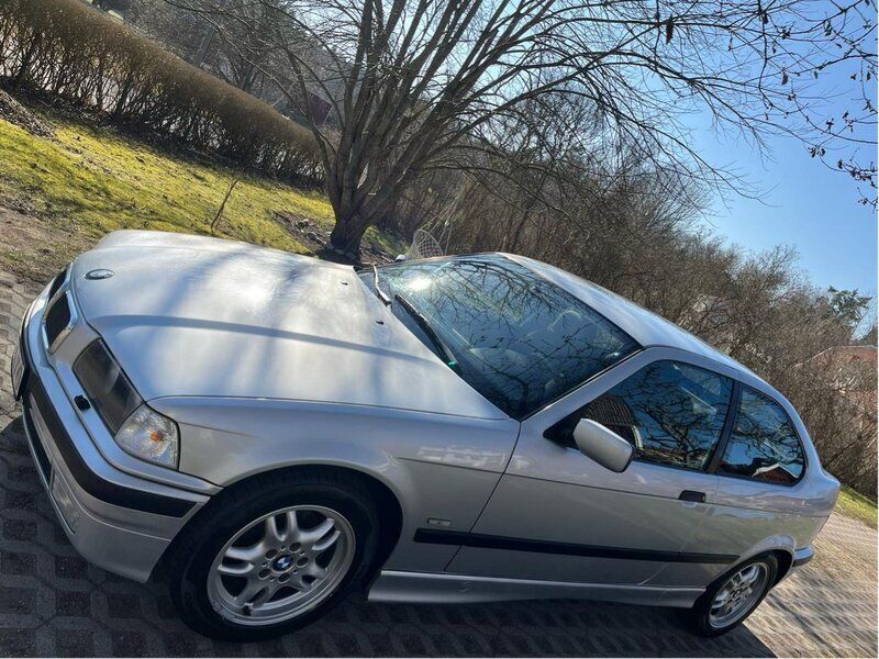 Grå Begagnad 2001 BMW 316 Compact Halvkombi | 25 000 kr (Marknadspris) - Bild 1/4