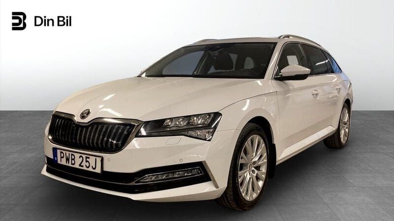 Vit Begagnad 2022 Skoda Superb Style Kombi | 319 900 kr (Marknadspris) - Bild 1/4