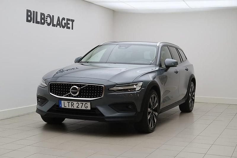 Grå Begagnad 2024 Volvo V60 CC Plus Kombi | 429 800 kr (Bra pris) - Bild 1/4