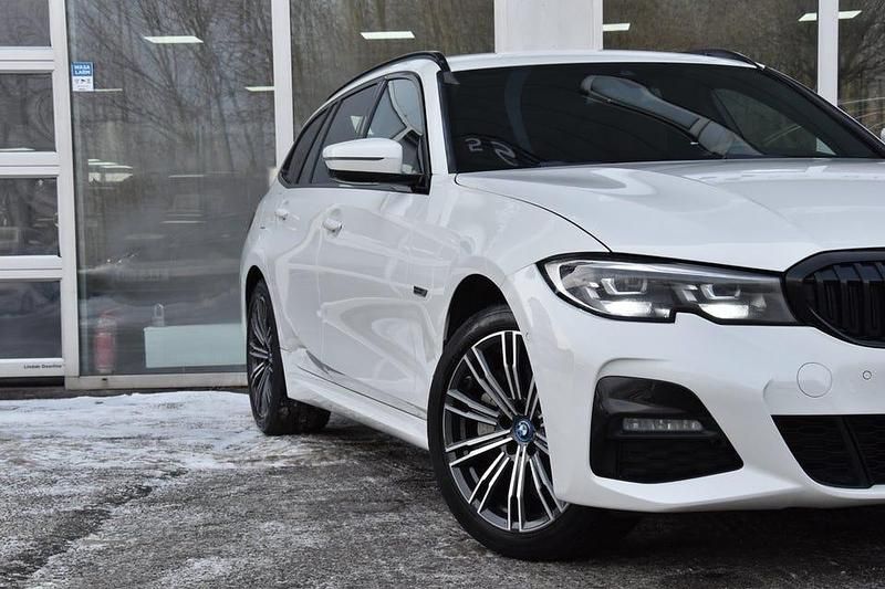 Begagnad BMW 330 M Sport 292 HK (214 kW) 2022 Vit Kombi