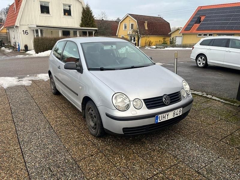 Begagnad VW Polo 75 HK (55 kW) 2004 Halvkombi