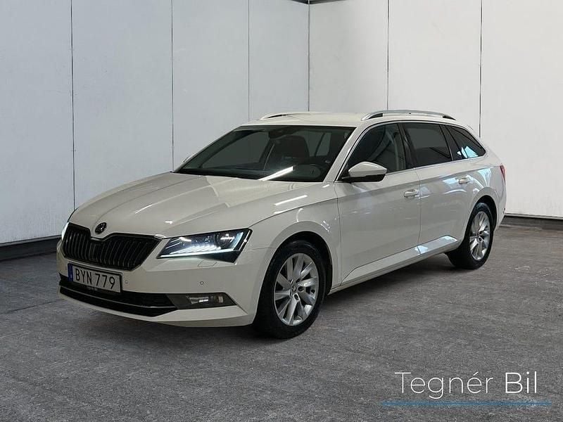 Vit Begagnad 2017 Skoda Superb Business Line Kombi | 154 800 kr (Bra pris) - Bild 1/4