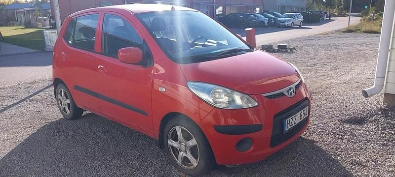 Röd Begagnad 2009 Hyundai i10 Halvkombi | 35 000 kr (Marknadspris) - Bild 1/2