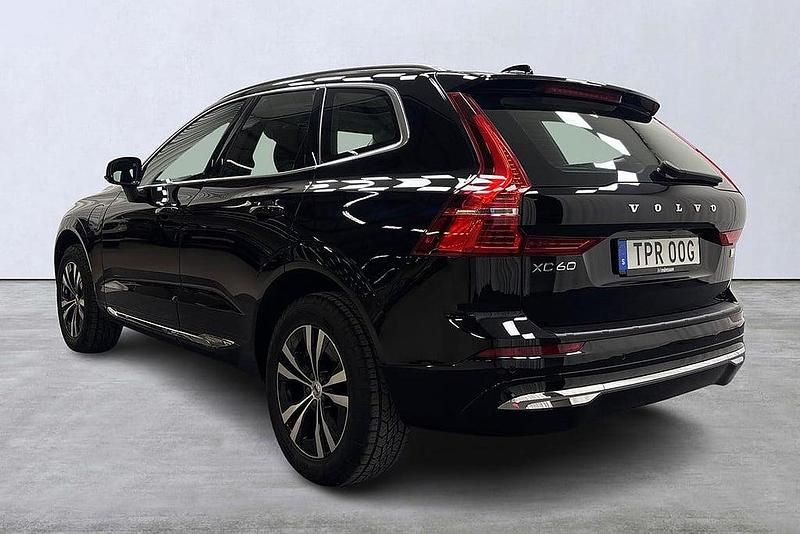 Begagnad Volvo XC60 Core 253 HK (186 kW) 2022 Svart SUV