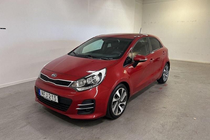 Röd Begagnad 2015 Kia Rio Halvkombi | 89 900 kr (Marknadspris) - Bild 1/2