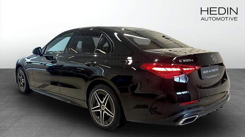 Begagnad Mercedes C300e AMG line 2023 Svart Sedan