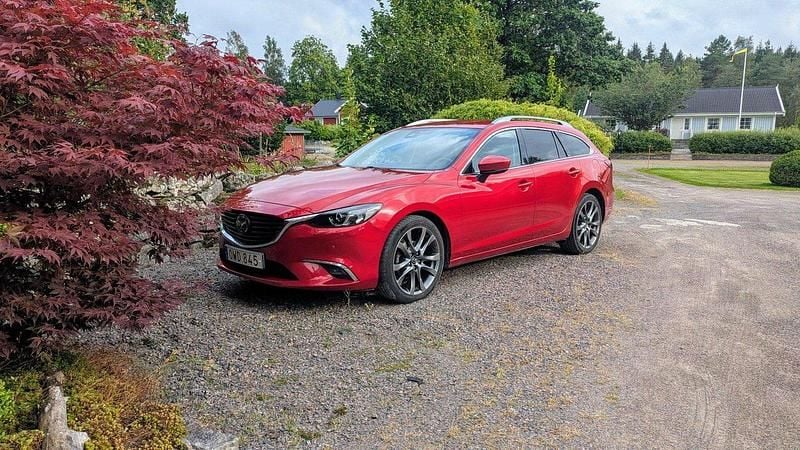 Röd Begagnad 2016 Mazda 6 Optimum Kombi | 131 299 kr (Bra pris) - Bild 1/4