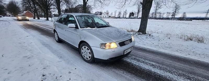 Begagnad Audi A3 Attraction 102 HK (75 kW) 2000 Silver Halvkombi