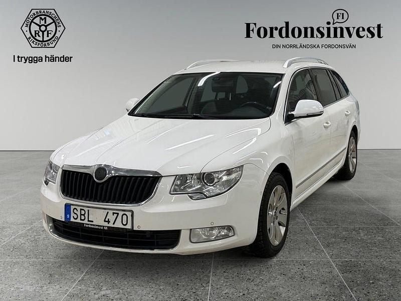 Begagnad Skoda Superb Elegance 200 HK (147 kW) 2012 Vit Kombi