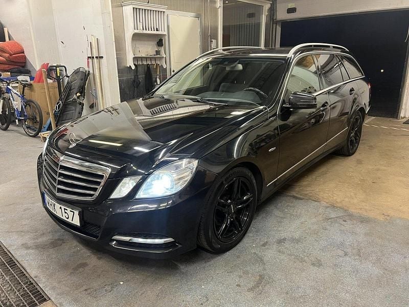 Svart Begagnad 2012 Mercedes E220 Avantgarde Kombi | 93 000 kr (Marknadspris) - Bild 1/4